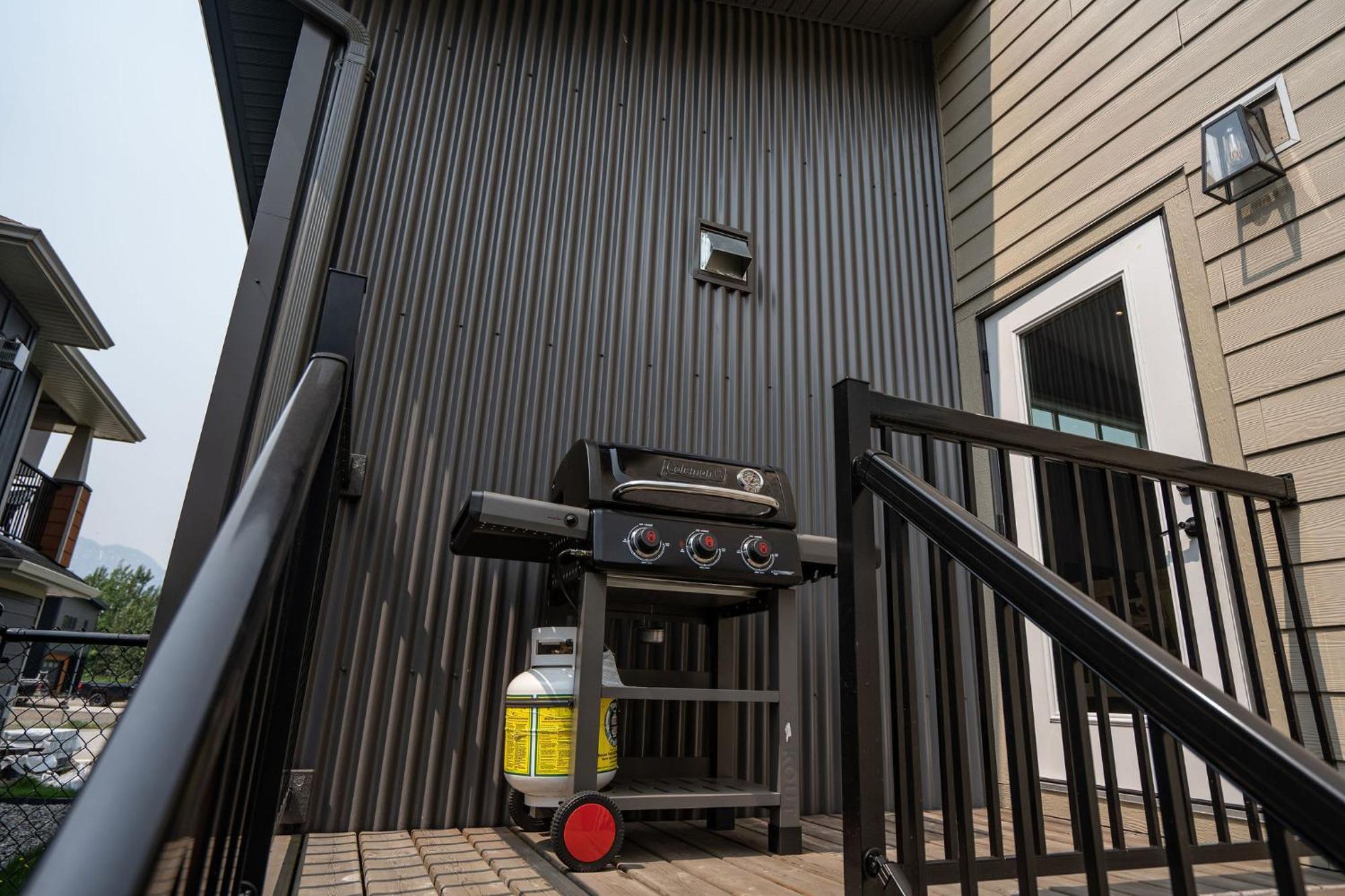 Mountain Dreams - Revelstoke Home Near Rmr Exterior foto